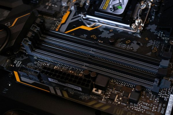 Quels sont les critères pour choisir un bon kit de RAM pour un PC de gaming haute performance?