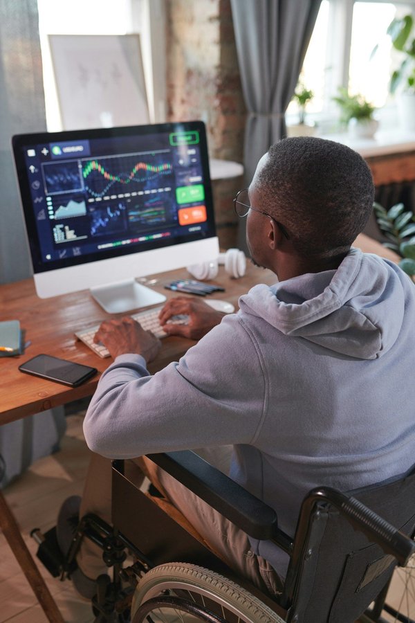 Identifier les visiteurs d'un site web : stratégies et outils clés